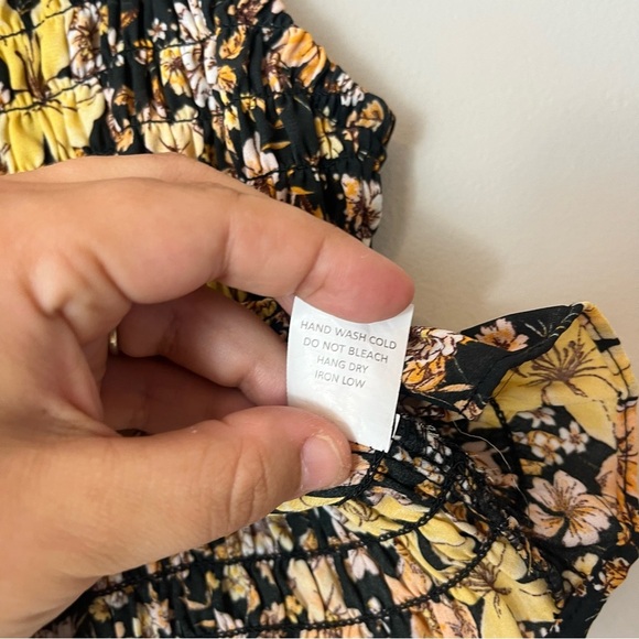 Sienna Sky Black Floral Spaghetti Strap Stretchy Crop Top XL - Picture 3 of 8